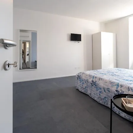 Apartamento Casa Mael - Spacious Lakefront Flat *