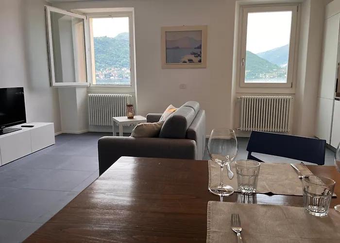 Casa Mael - Spacious Lakefront Flat * Lierna