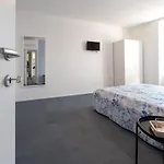 Casa Mael - Lakefront Flat *