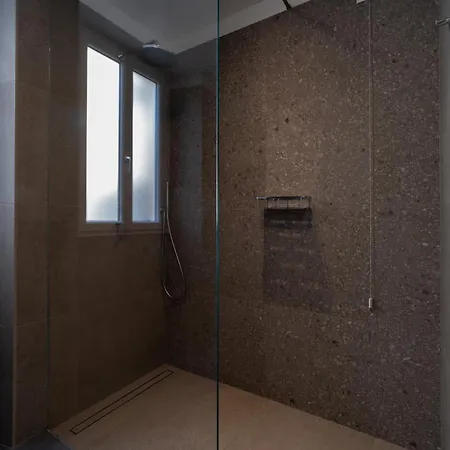 Casa Mael - Spacious Lakefront Flat Lierna